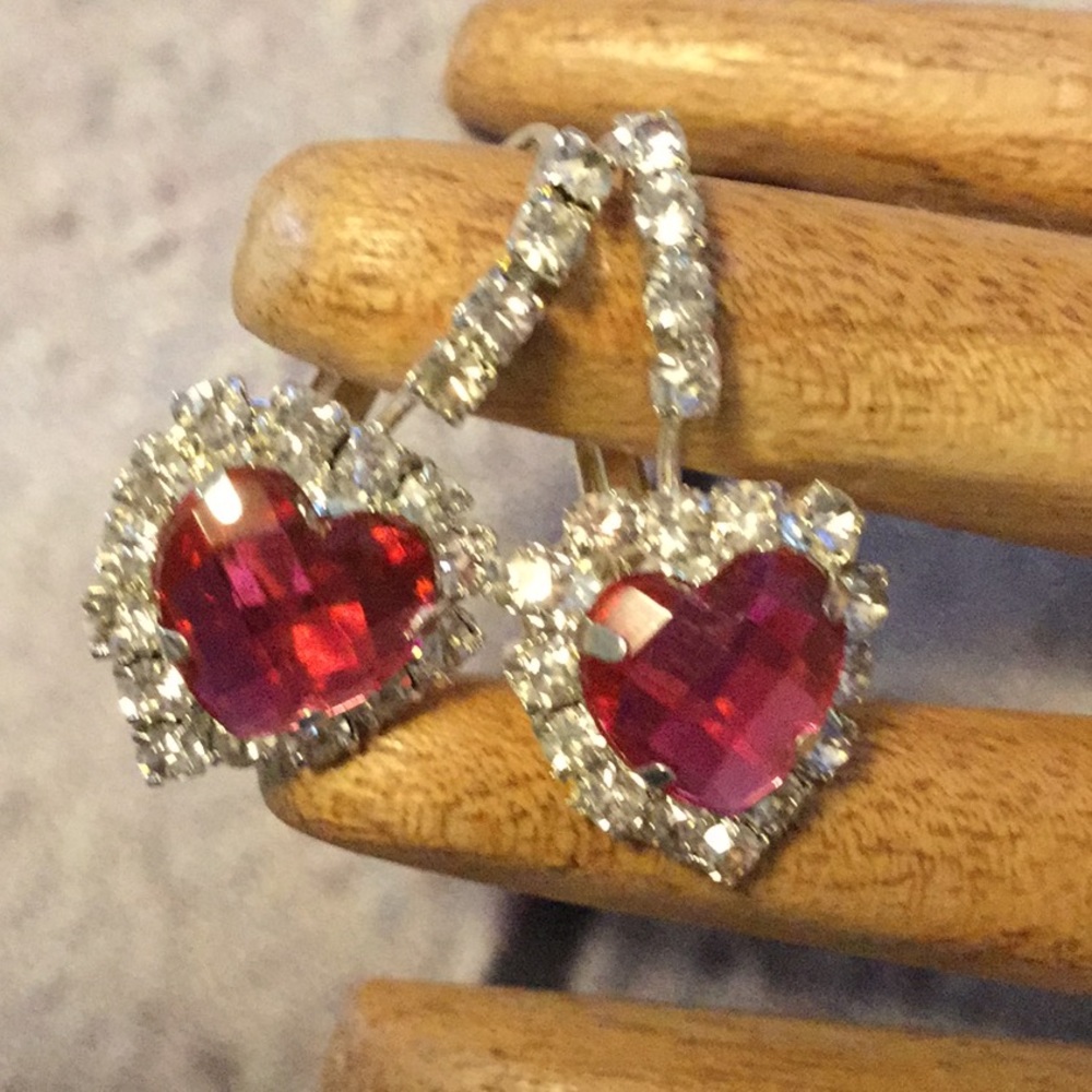 NWT Fuchsia & CZ Heart dangle earrings